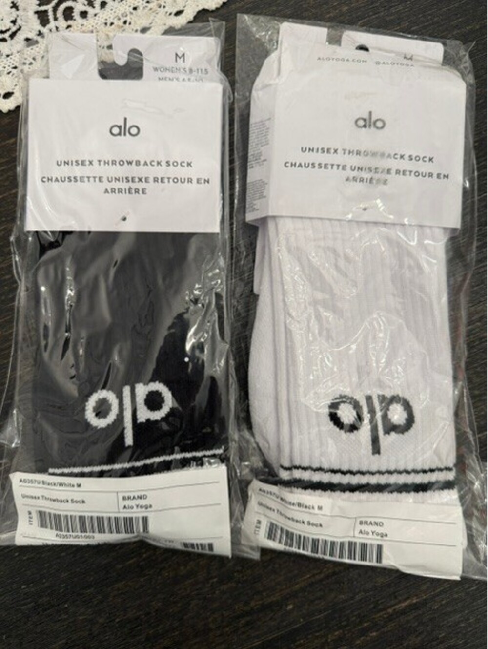 NWT Alo 2 pairs of unisex throwback socks black & white